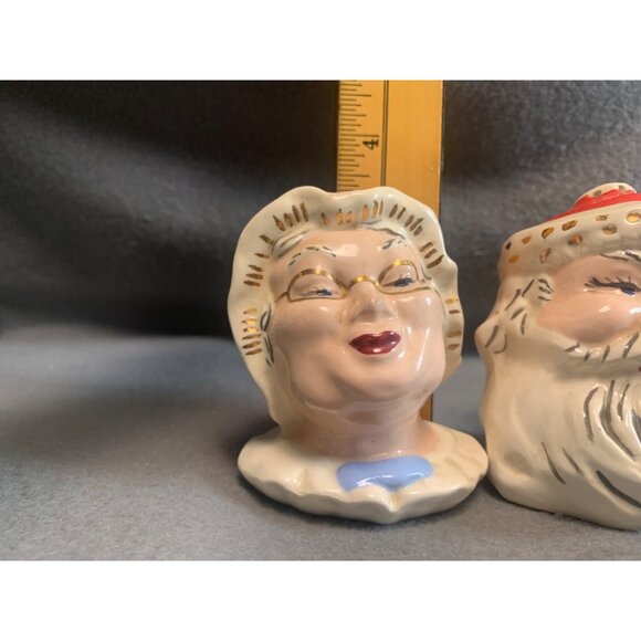 Vintage Ceramic Santa & Mrs. Claus Salt & Pepper Shakers Set - Picture 10 of 12
